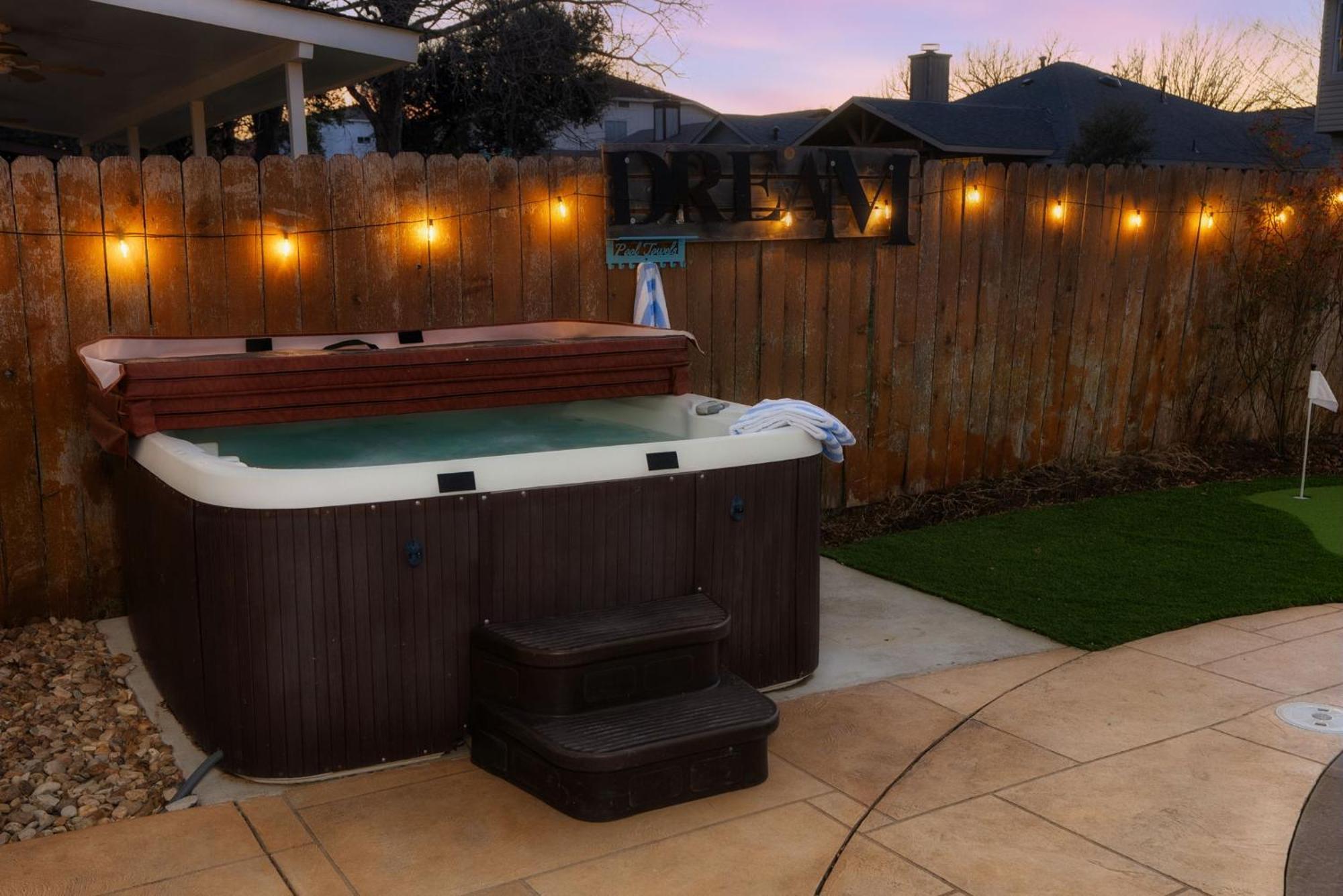 Pool Hottub Firepit Bbq Billiard Ps4 Golf Pflugerville Bagian luar foto